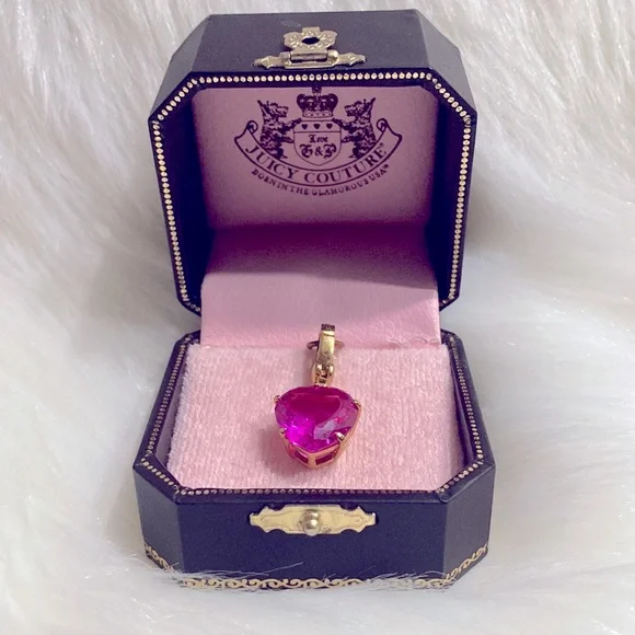 🩷PRICE IS FIRM🩷Juicy Couture Raspberry Heart Charm BNIB Excellent Condition - Picture 3 of 13